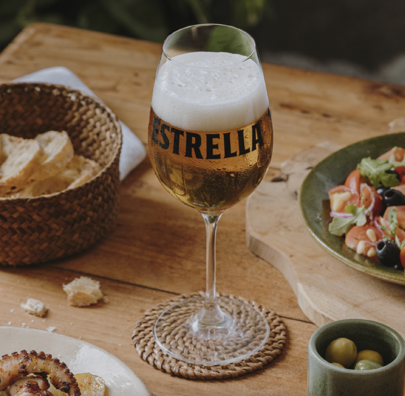 実飲レビュー】Estrella Damm（エストレージャダム）ビールの味・特徴 