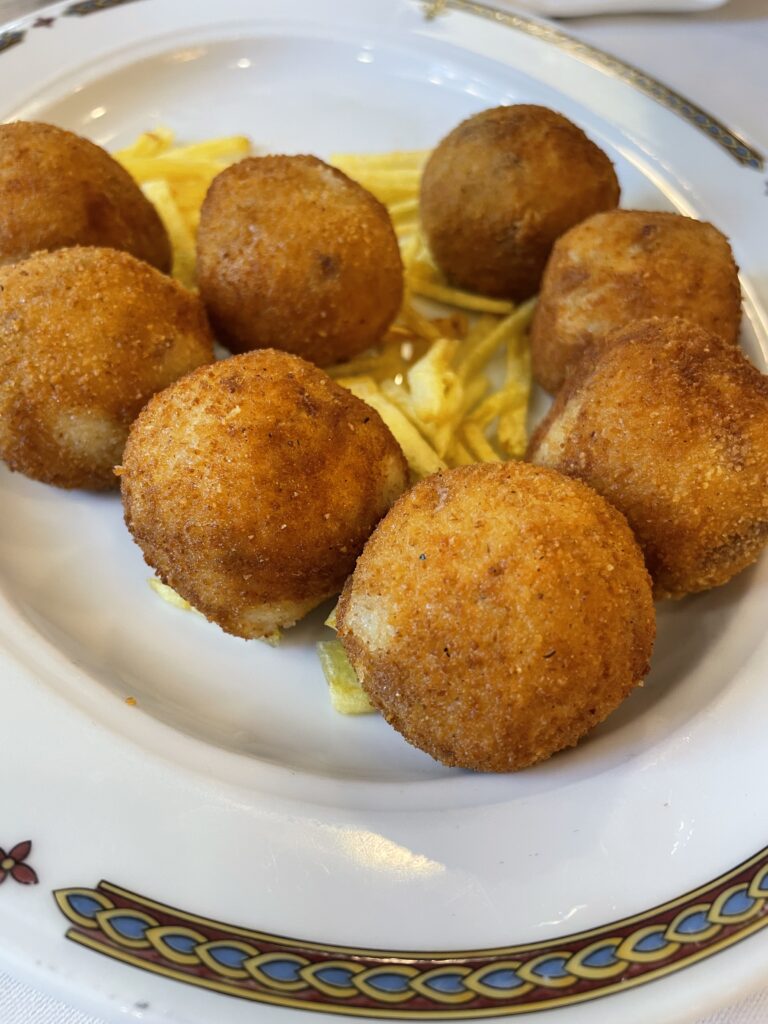 スペインで食べたクロケタス（スペイン風コロッケ）