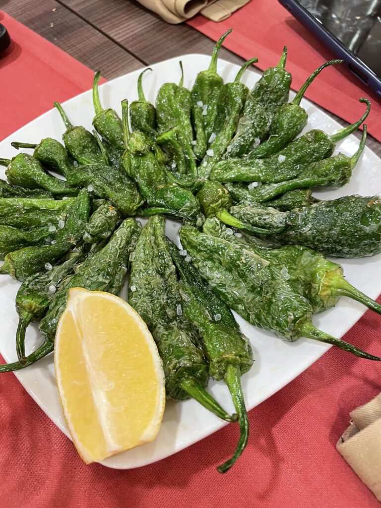 ピミエントス・デ・パドロン（ピーマンの素揚げ）