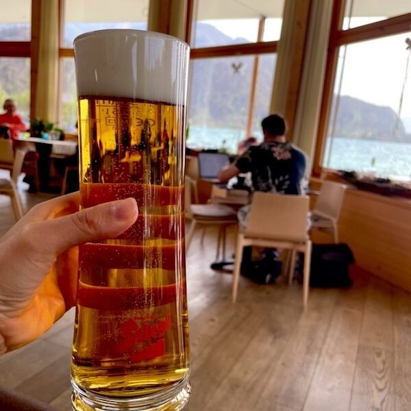 オーストリアSt.Gilgenの湖畔で飲んだ生ビールのStiegl Goldbräu