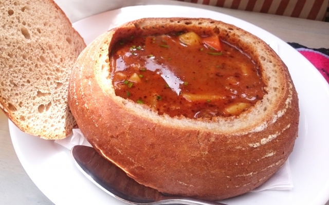 ハンガリー料理のグラーシュ