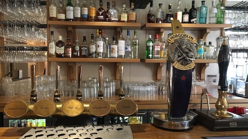 イギリスで訪れた、ぬるいビールが出てきたパブ
