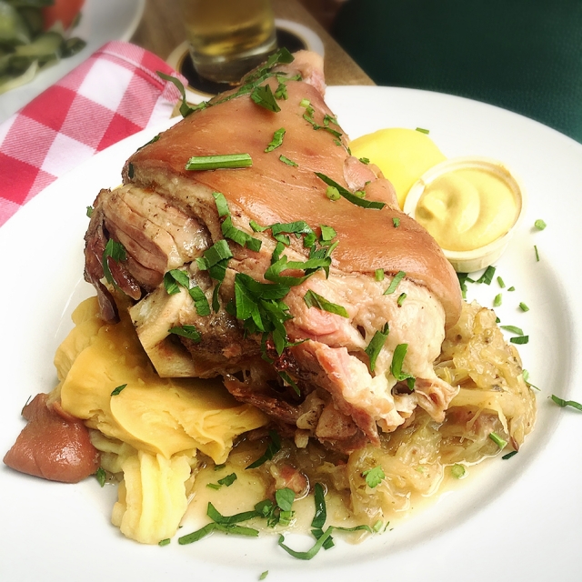 アイスバイン(ドイツ料理 豚の煮込み)