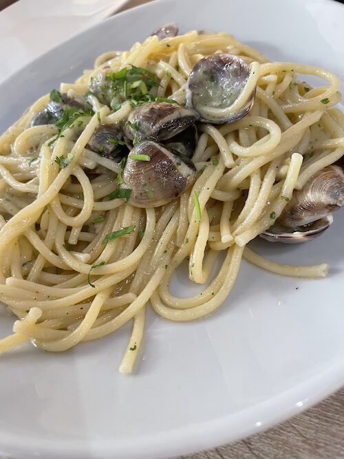 ヴェネツィアでモレッティIPAと一緒に食べたボンゴレ